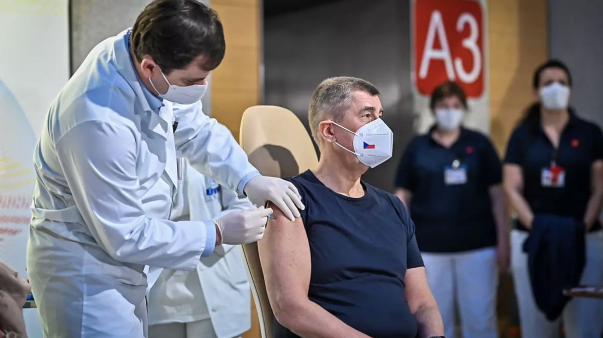 Kde udělali Češi chybu? EU ke strategii i očkovací kampani vyzývala měsíce